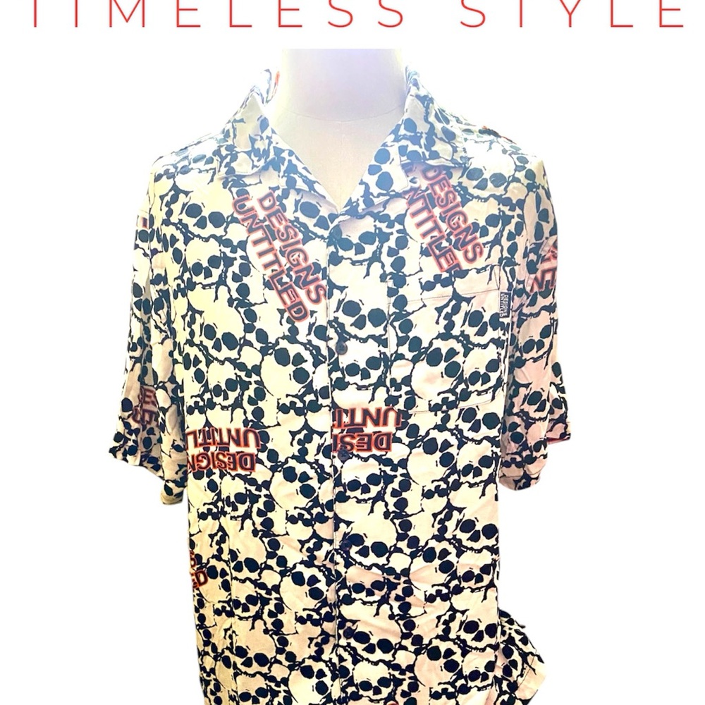 Designs Untitled-Men’s Casual Button Down Shirt Black and White
3avail. Lg
#N050 - Picture 7 of 8